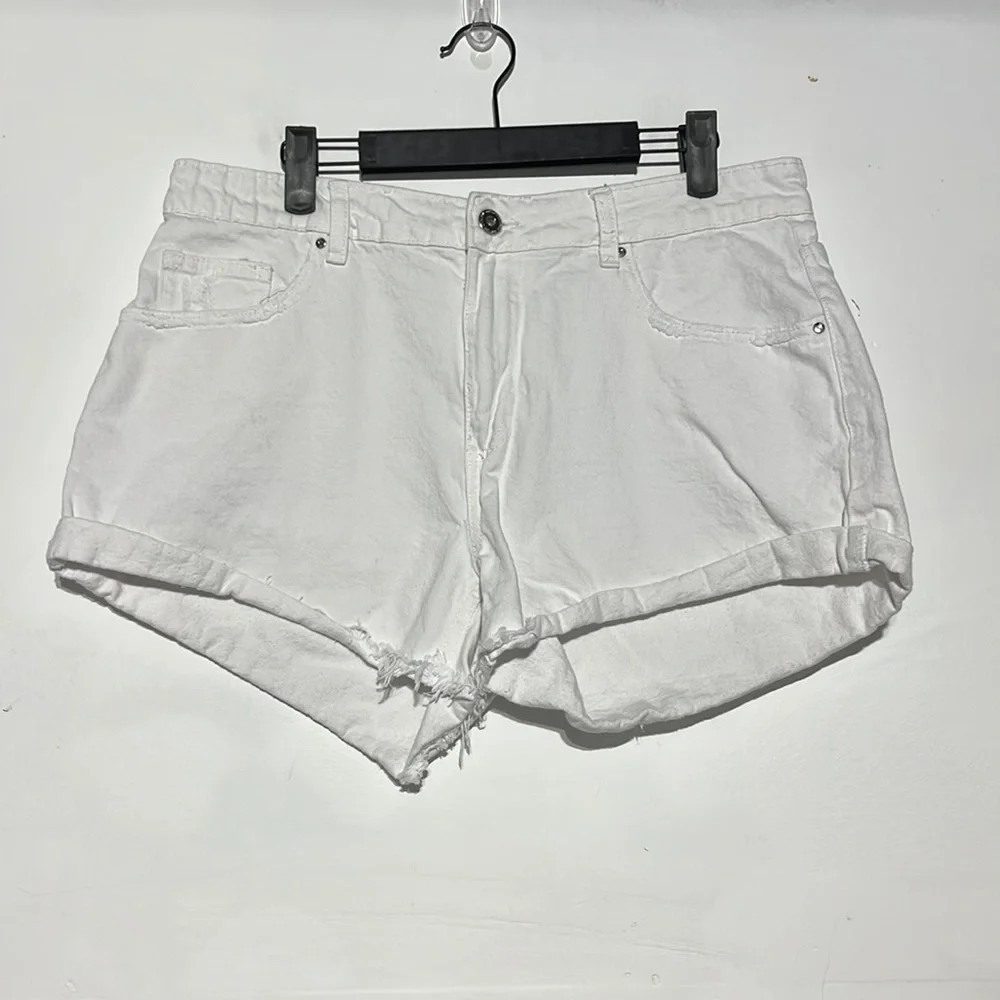 Cotton On Mid Rise Saturday White Cuffed Denim Shorts Size 8